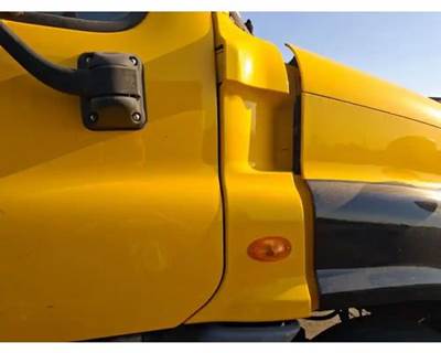 Freightliner Cascadia 125 Right Cowl