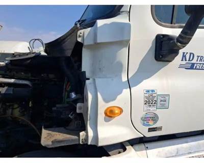 Freightliner Cascadia 125 Left Cowl