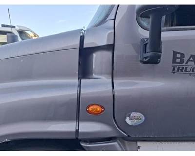 Freightliner Cascadia 125 Left Cowl