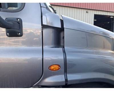 Freightliner Cascadia 125 Right Cowl