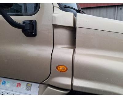 Freightliner Cascadia 125 Right Cowl