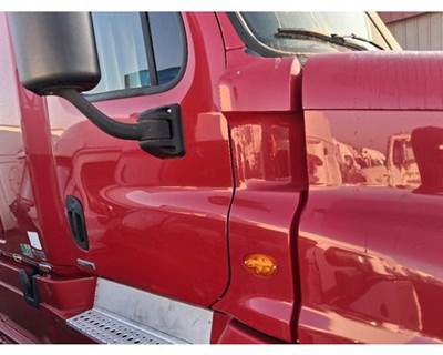 Freightliner Cascadia 125 Right Cowl