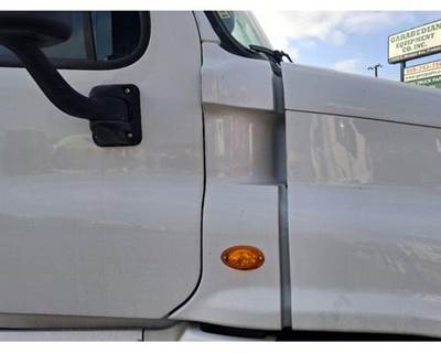 Freightliner Cascadia 125 Right Cowl for a Freightliner CASCADIA