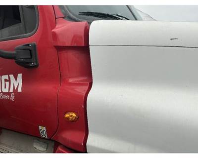 Freightliner Cascadia 125 Right Cowl for a Freightliner CASCADIA