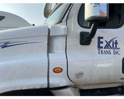 Freightliner Cascadia 125 Left Cowl for a Freightliner CASCADIA