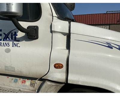 Freightliner Cascadia 125 Right Cowl for a Freightliner CASCADIA