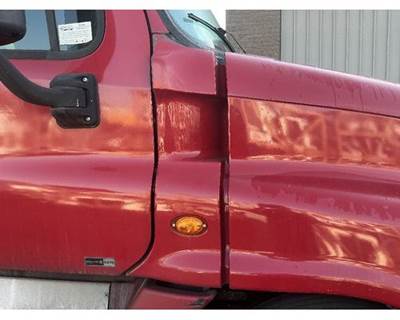 Freightliner Cascadia 125 Right Cowl for a Freightliner CASCADIA