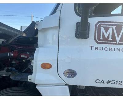 Freightliner Cascadia 125 Left Cowl