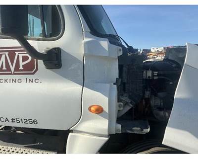 Freightliner Cascadia 125 Right Cowl