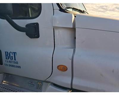 Freightliner Cascadia 125 Right Cowl