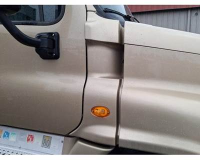 Freightliner Cascadia 125 Right Cowl