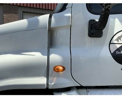 Freightliner Cascadia 125 Cowl for a Freightliner CASCADIA