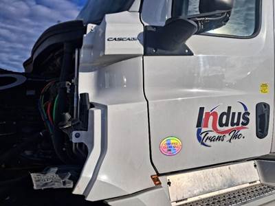 Freightliner Cascadia 126 Left Cowl