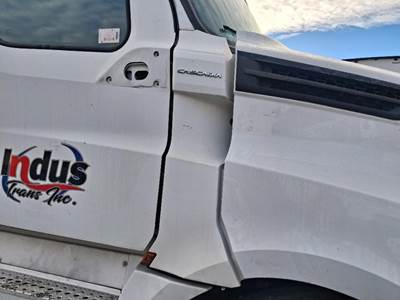 Freightliner Cascadia 126 Right Cowl