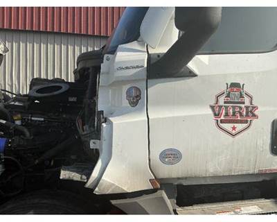 Freightliner Cascadia 126 Left Cowl