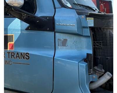 Freightliner Cascadia 126 Cowl for a Freightliner CASCADIA
