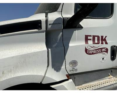 Freightliner Cascadia 126 Cowl for a Freightliner CASCADIA