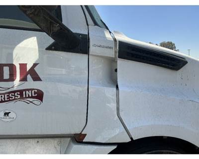 Freightliner Cascadia 126 Cowl for a Freightliner CASCADIA