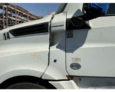 Freightliner Cascadia 126 Cowl for a Freightliner CASCADIA