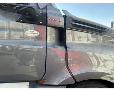 Freightliner Cascadia 126 Cowl
