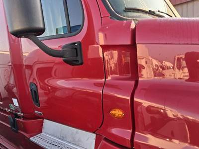 Freightliner Cascadia Right Cowl