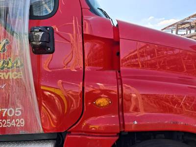 Freightliner Cascadia Right Cowl