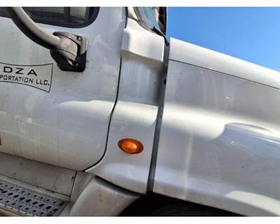 Freightliner Cascadia Right Cowl