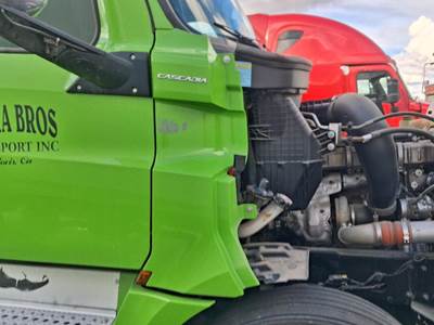 Freightliner Coronado 122 SD Right Cowl for a Freightliner 122SD