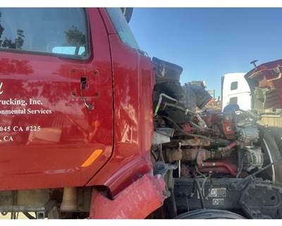 Peterbilt 579 Cowl