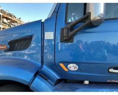 Peterbilt 579 Cowl