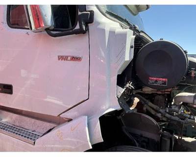 Volvo VNL Cowl