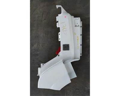 Volvo VNL670 Right Cowl