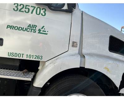 Volvo VNM Cowl