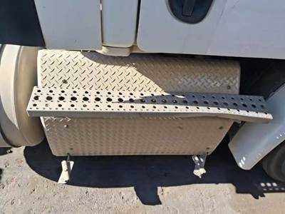 Detroit DD13 DPF Assembly for a Freightliner Cascadia 113