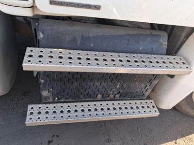 Detroit DD13 DPF Assembly for a Freightliner CASCADIA