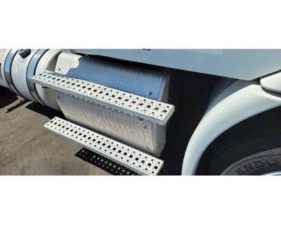 Freightliner Cascadia 113 DPF Assembly