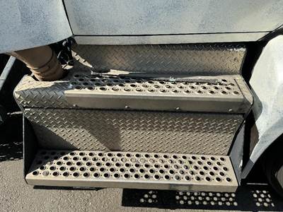 Kenworth T680 DPF Assembly