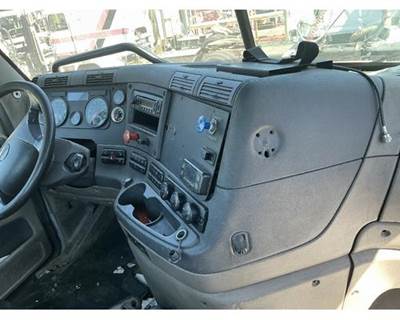 2016 Freightliner Cascadia 113 Trailer Break Dash Panel