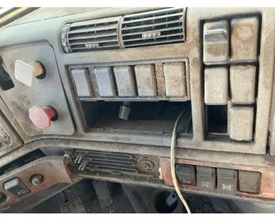 1996 Volvo VNL64T Center Dash Switch Panel