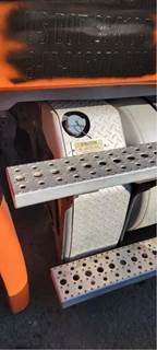 Freightliner Cascadia 113 DEF Tank