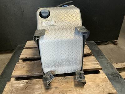 Freightliner Cascadia 113 DEF Tank