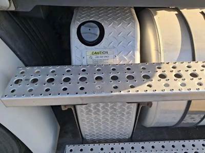 Freightliner Cascadia 113 DEF Tank