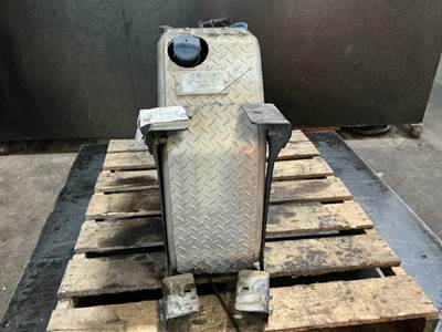 Freightliner Cascadia 113 DEF Tank