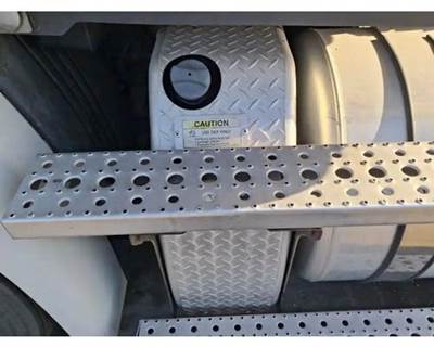 Freightliner Cascadia 113 DEF Tank