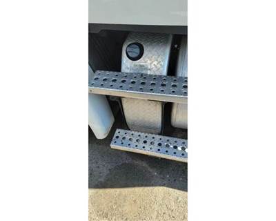 Freightliner Cascadia 113 DEF Tank