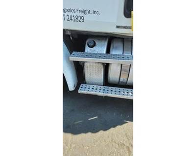 Freightliner Cascadia 113 DEF Tank