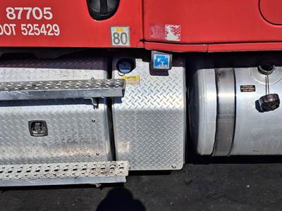 Freightliner Cascadia 125 DEF Tank for a Freightliner CASCADIA