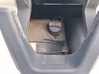 Freightliner Cascadia 126 DEF Tank