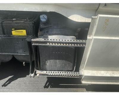 Freightliner Cascadia DEF Tank