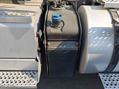 International RH613 DEF Tank